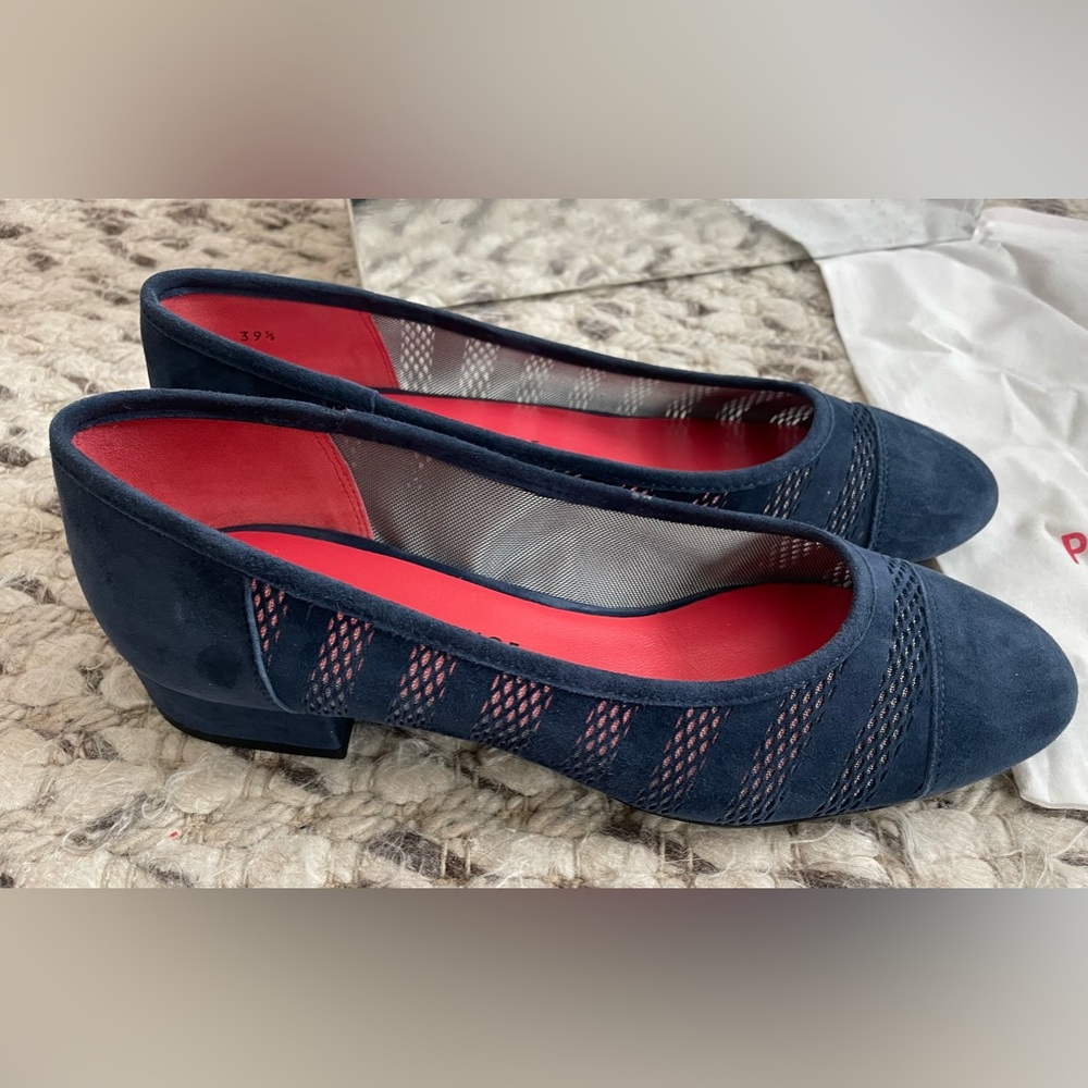 BRAND New Pas De Rouge Navy Flats 39 1/2